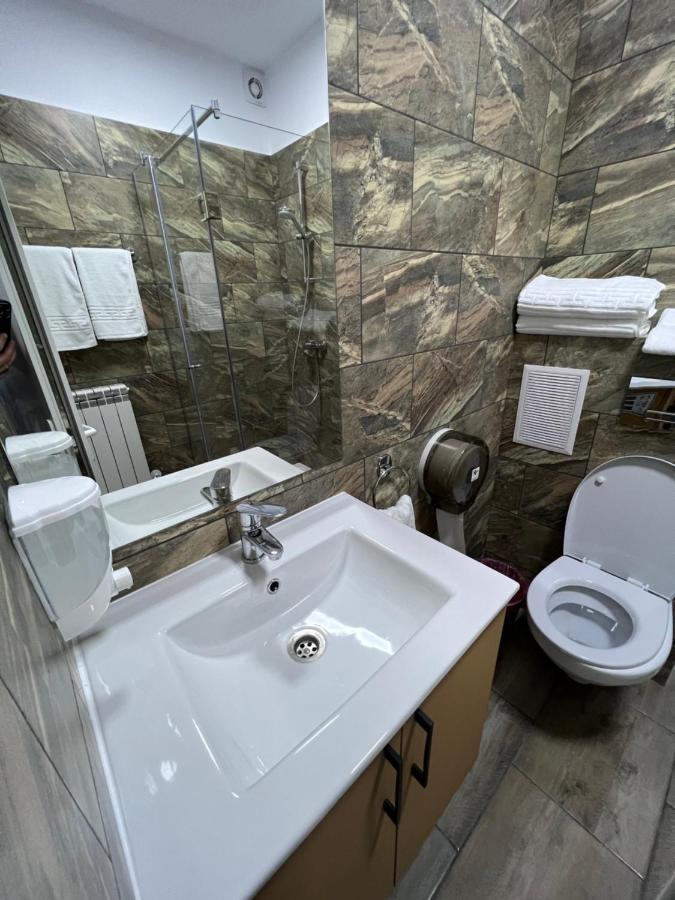 Stef Rooms Tirgu Frumos Esterno foto