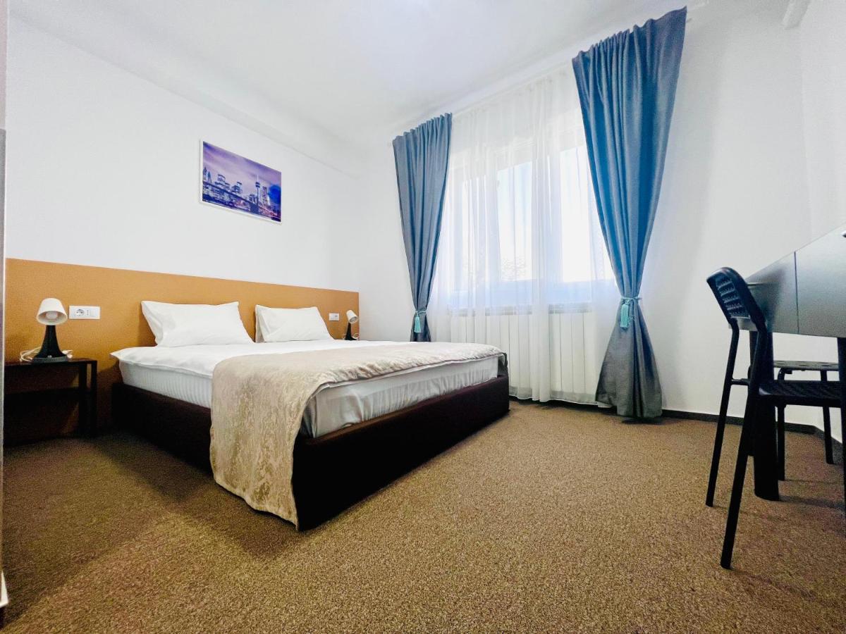 Stef Rooms Tirgu Frumos Esterno foto