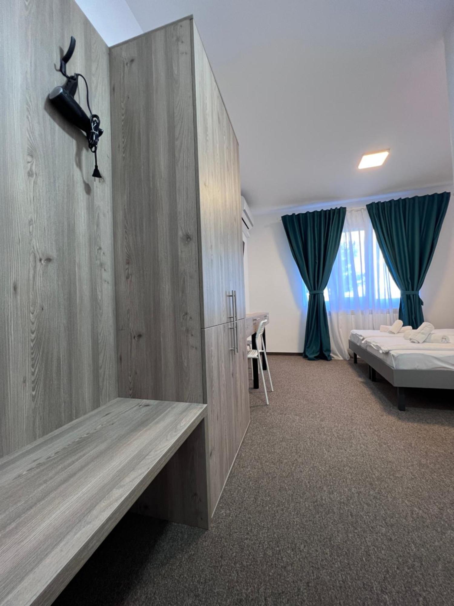Stef Rooms Tirgu Frumos Esterno foto