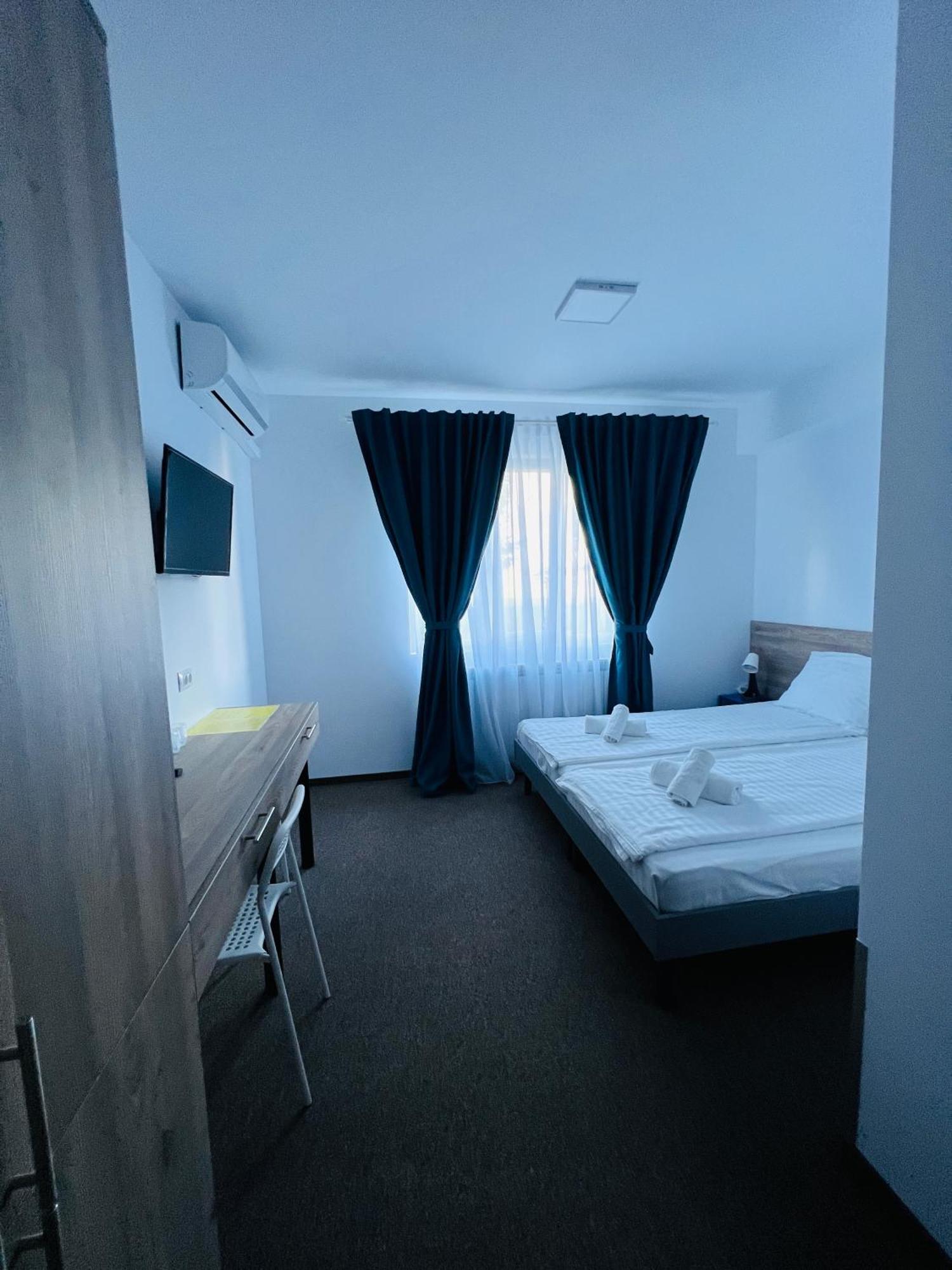 Stef Rooms Tirgu Frumos Esterno foto