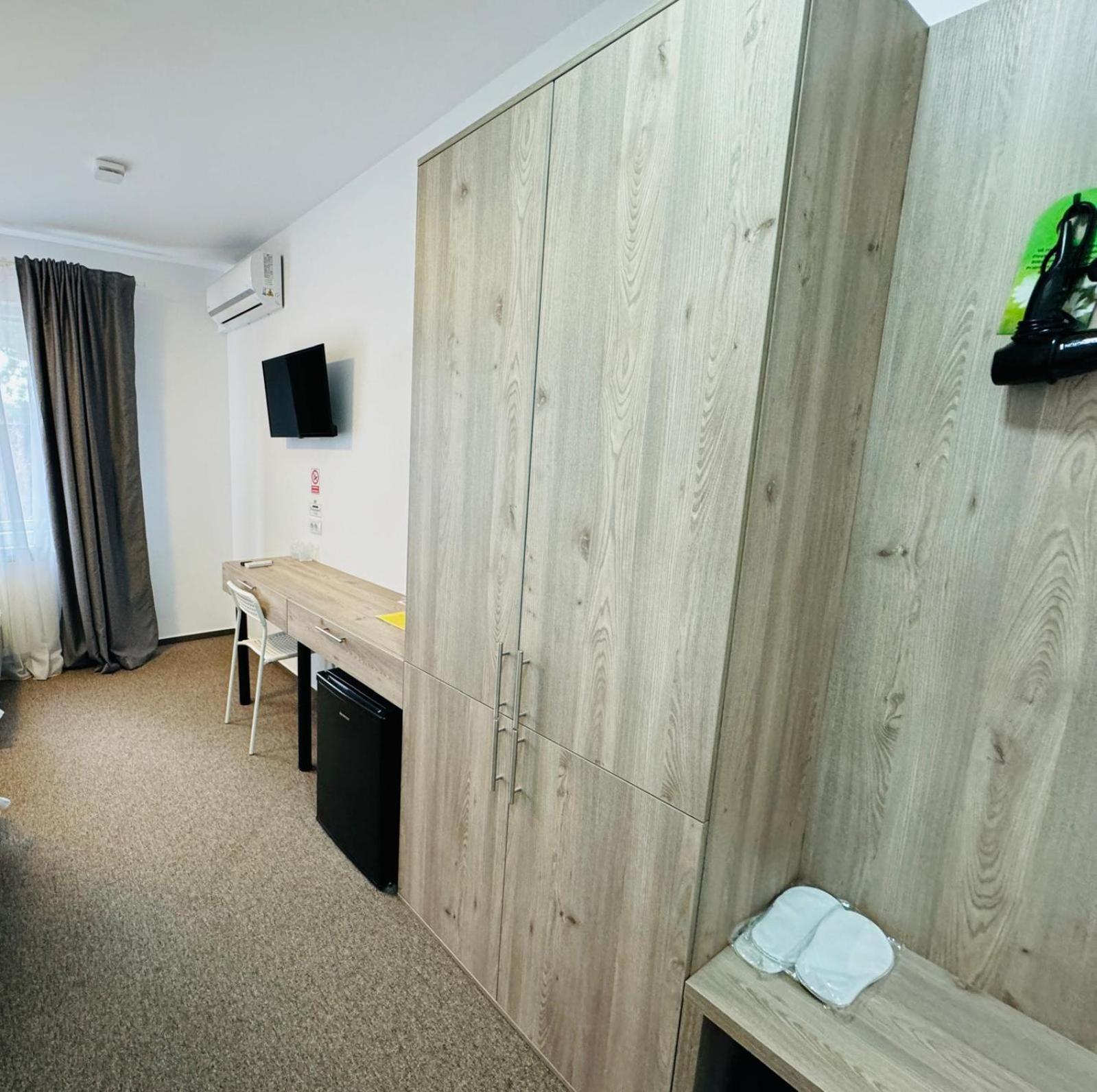 Stef Rooms Tirgu Frumos Esterno foto